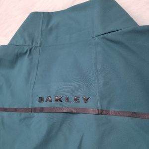 oakley velocity storm shell